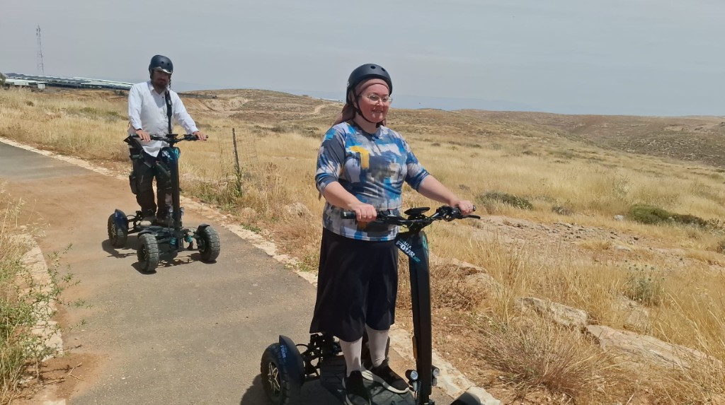 זוג רוכבים על ריידרים