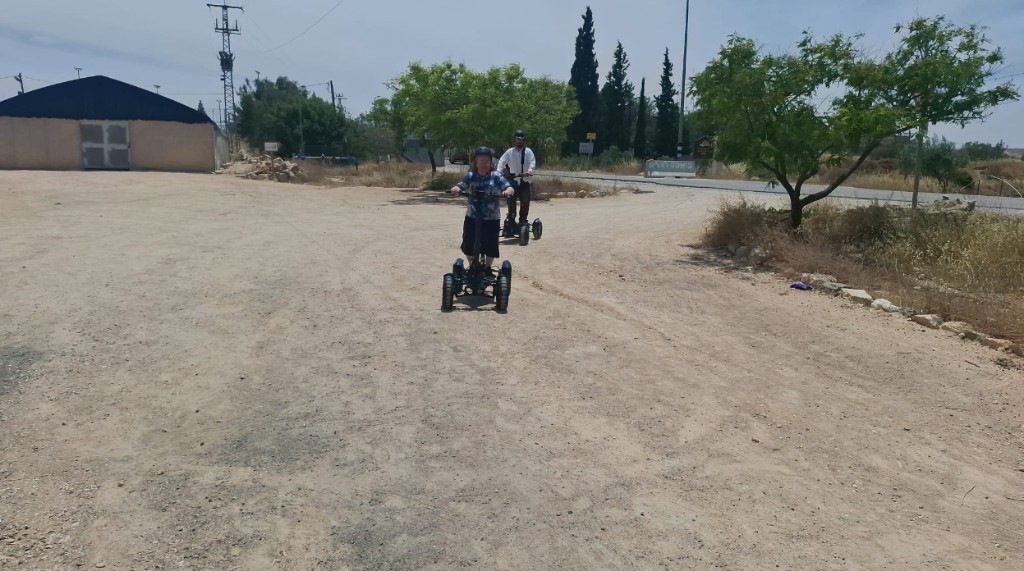 זוג על ריידרים בתצפית